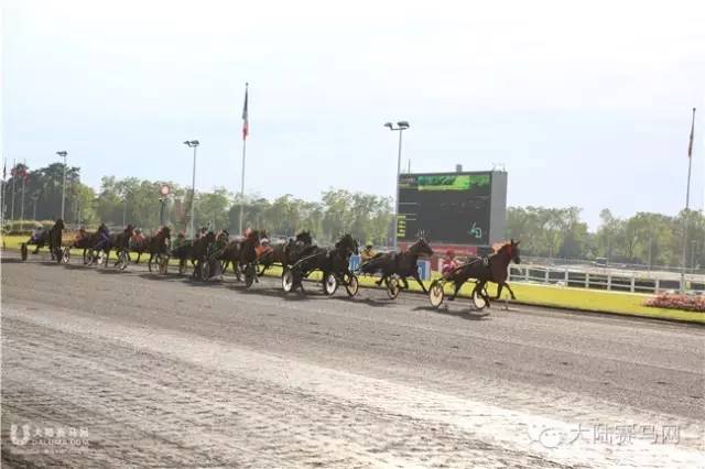 把戴安娜大奖赛带到你身边②:百年古堡是赛马场最美背景 16.jpg