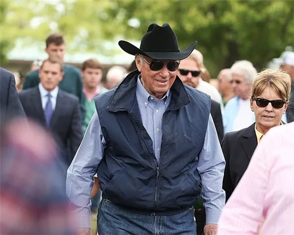 美国名人堂练马师鲁卡斯新冠检测阴性重新回到马房工作 大陆赛马网.jpg