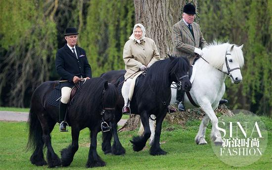 在温莎古堡骑马的女王大人 大陆赛马网