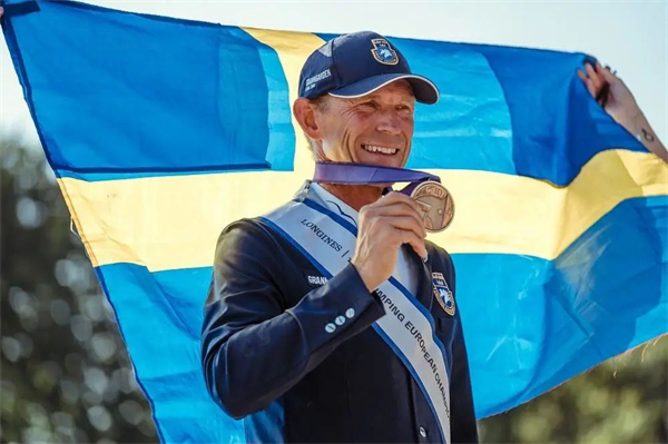 奥运冠军、瑞典50岁马术骑手连续五个月排名世界第一 大陆马.jpg