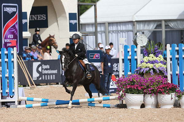专访冠军小骑手苏铭钰父亲:有马的童年更有意义 大陆赛马网