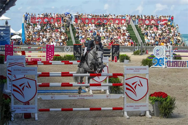 柏林鹰队成环球团体冠军赛迈阿密站首支零罚分冠军队 大陆马.jpg