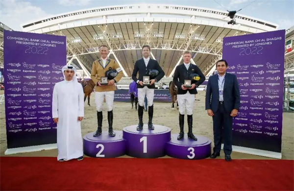 法国骑手力压世界第一登顶多哈国际马术节五星级1.50米争时赛 大陆马.jpg