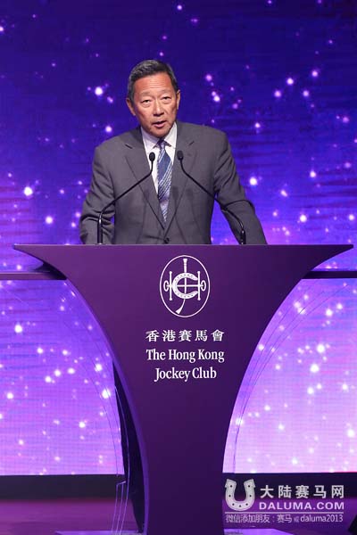 香港赛马会主席叶锡安博士向一众来宾致欢迎辞 大陆赛马网.jpg