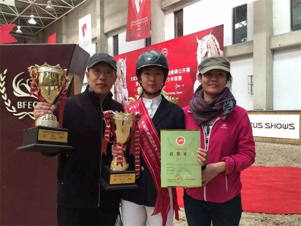 高考考上北京大学,这位马术少女期望登上奥运赛场 大陆马 (2).jpg