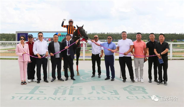 华宇马业明星赛马“万事俱备”:80万奖金中国马主联盟蓝钻锦标冠军 大陆赛马网 (5).jpg