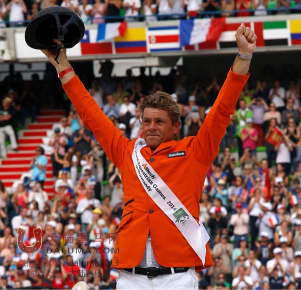 2014世界马术运动会新科双料冠军杰伦·迪伯尔丹 大陆赛马网.jpg