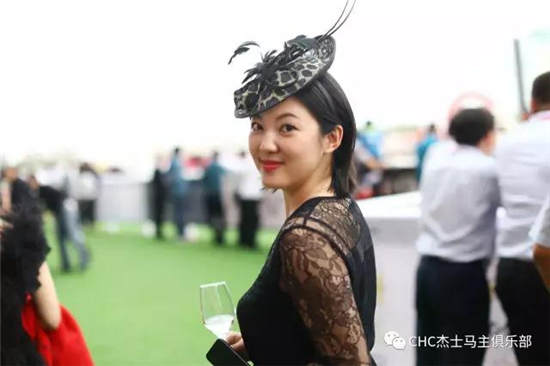 国内最时尚的赛马节落幕:男士彰显激情,女士诠释优雅09.jpg
