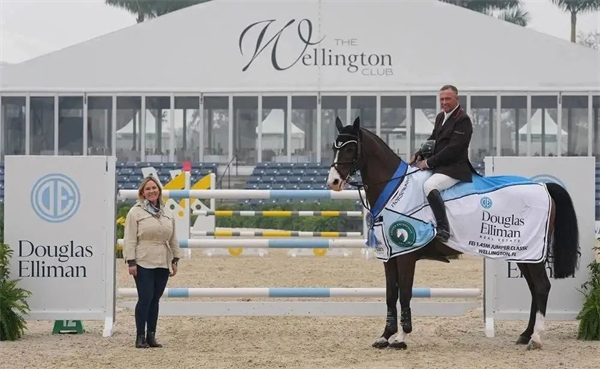 60岁美国骑手主场登顶冬季马术节四星级1.45米争时赛 大陆马.jpg