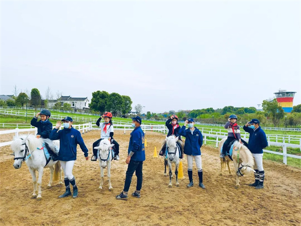 青马·校园马术社团 大陆马陪伴小小骑士一路成长! 大陆马 (2).jpg