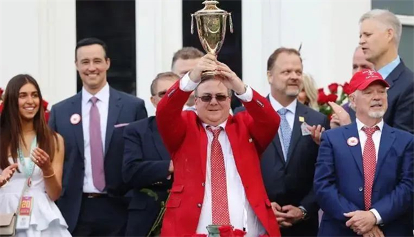 美国驯马师Eric Reed损失23匹纯种马再夺冠 大陆马.jpg