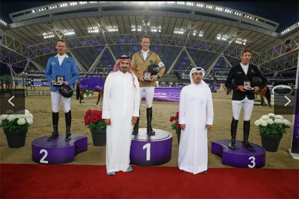 世界排名第一瑞典骑手称雄多哈国际马术节五星级1.55米争时赛 大陆马.jpg