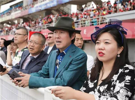 国内最时尚的赛马节落幕:男士彰显激情,女士诠释优雅06.jpg