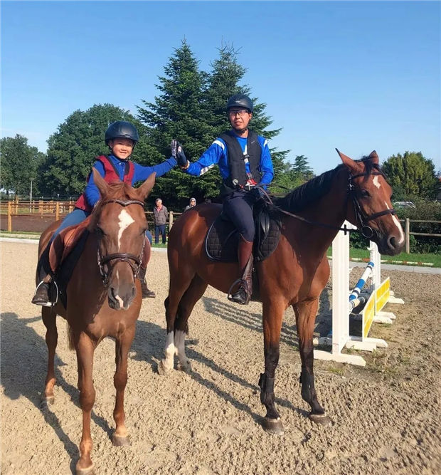 儿子和马术,CKUR中联骑士联盟马主陈齐收到的两份“生命之礼” 青马网大陆马 (3).jpg