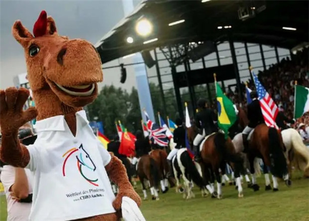 德国北莱茵-威斯特法伦州允许马术骑手恢复训练 青马网大陆马.jpg