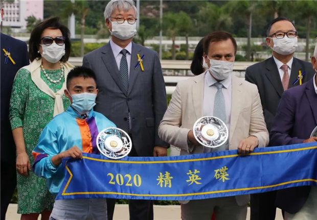 中国香港本土赛马骑师杨明纶首度分级赛夺冠 大陆赛马网 (2).jpg