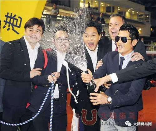 香港功夫巨星爱马同场PK:盘点8位娱乐圈“马痴”大腕儿男明星9.jpg