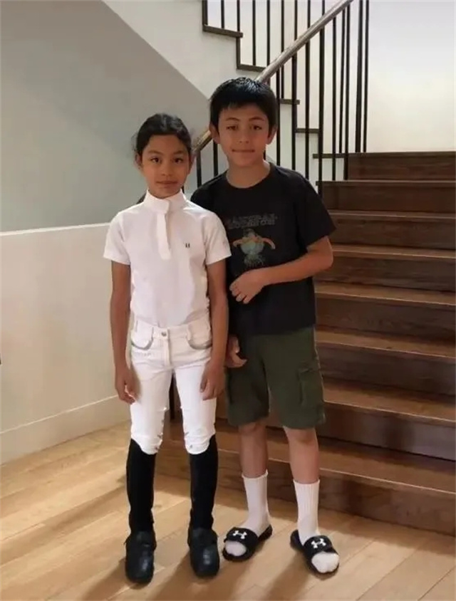 有马陪伴的童年就是这么与众不同!竟有这么多爱骑马的明星孩子!大陆赛马网 赛马 (13).jpg