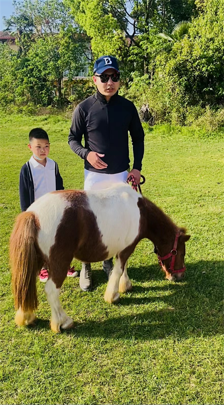 青马·校园马术社团 和大陆马一起骑马踏春!不负春光,不负童年! 大陆马 (2).png