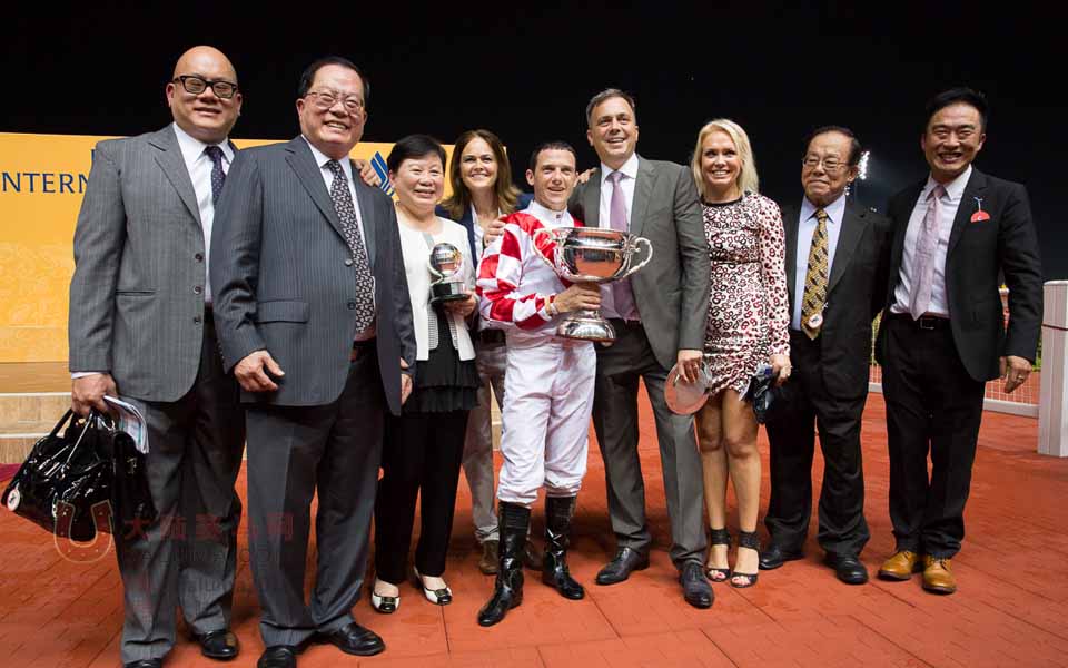 香港赛马“天久”蝉联新加坡国际赛马节KrisFlyer国际短途锦标冠军